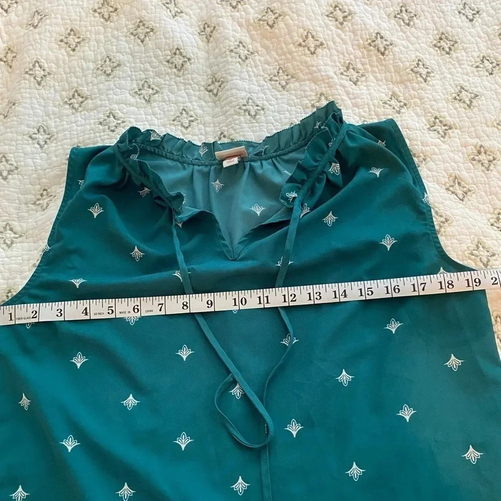 *EUC* Merona Green & White Print Sleeveless Blouse w/ Keyhole tie - Picture 4 of 6